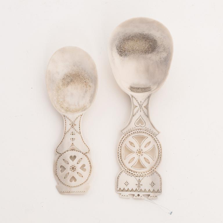 Two reindeer horn spoons by Nikolaus Fankki.