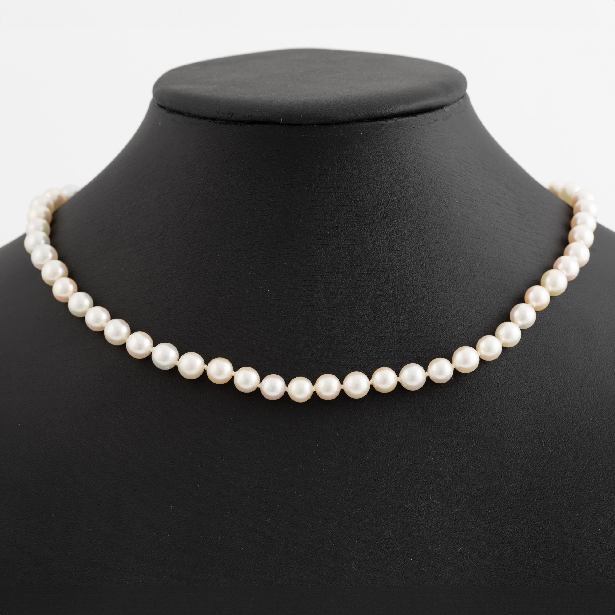 Collier odlade pärlor lås 18K guld.