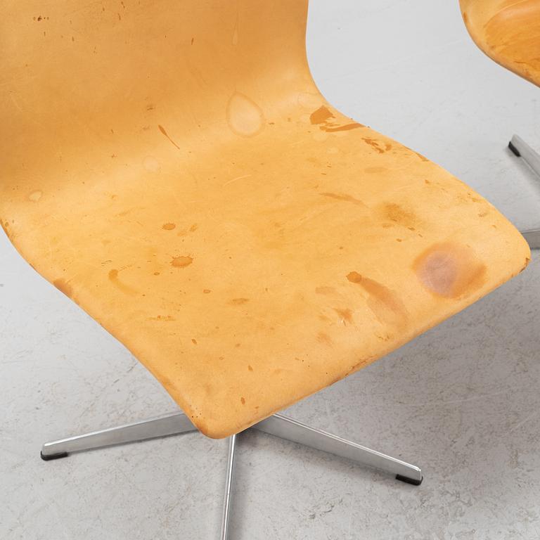 Arne Jacobsen, stolar, ett par, "Oxford", Fritz Hansen, Danmark.
