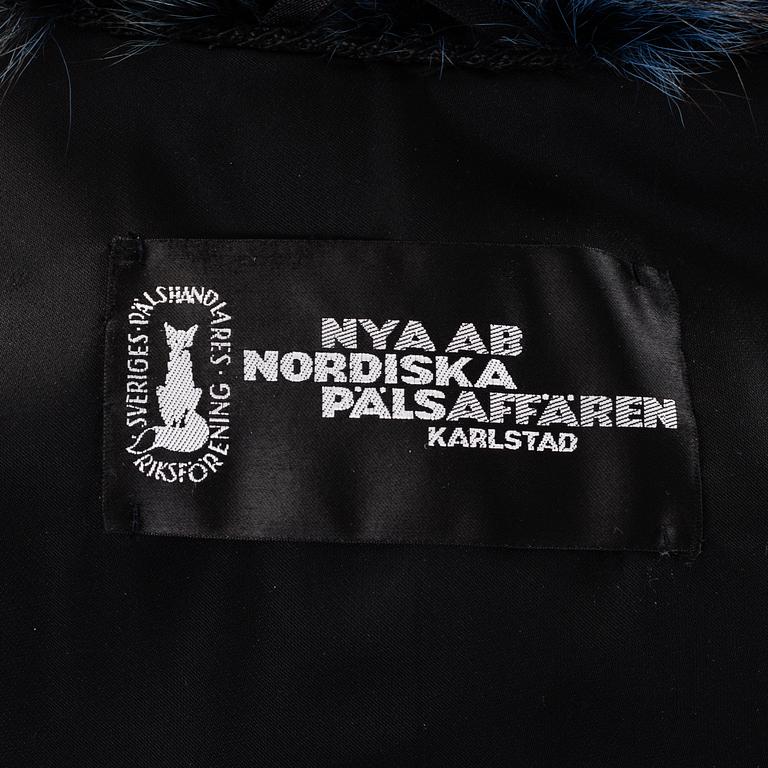PÄLSKAPPA, blåfärgad tvättbjörn, Nya AB Nordiska Pälsaffären Karlstad.