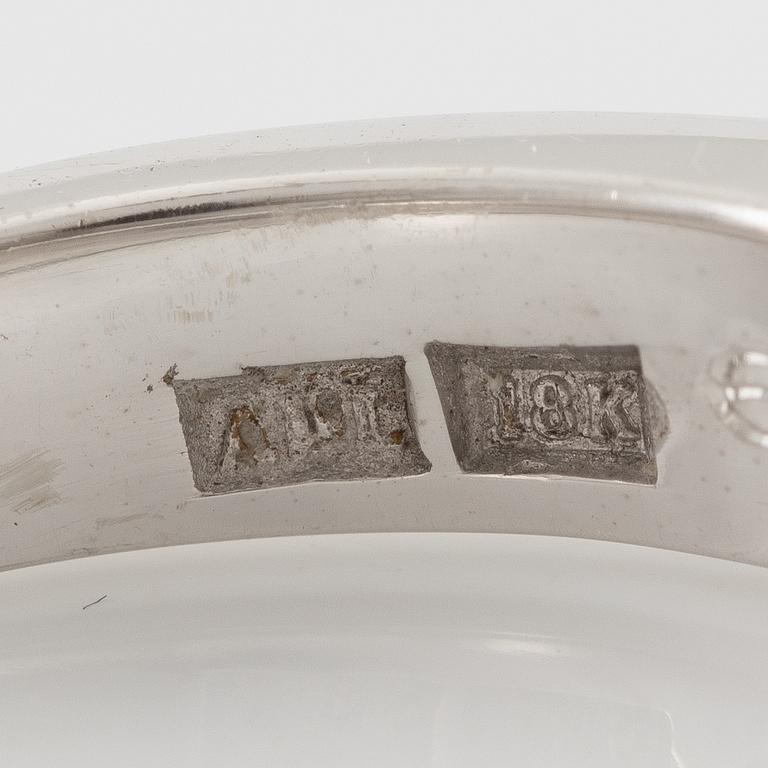 Ring in 18K white gold set with a brilliant-cut diamond weighing 0.49 ct according to the engraving.