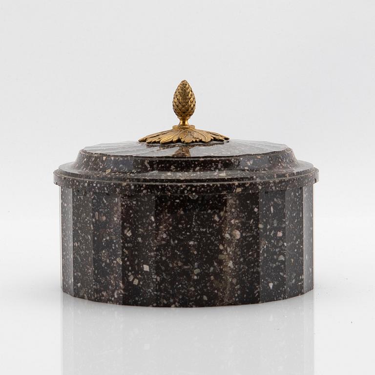 Butter box with lid, Älvdalen, early 19th century, Empire style.