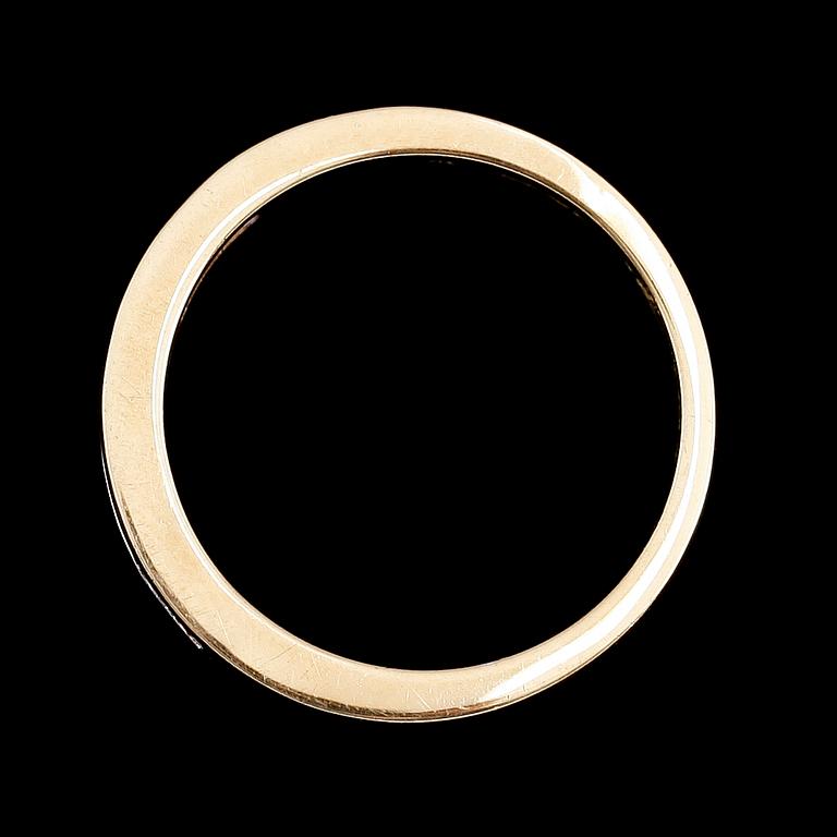 RING, 9 k guld, med 5 röda stenar och 4 briljantslipade diamanter. Total vikt ca 3 gram.
