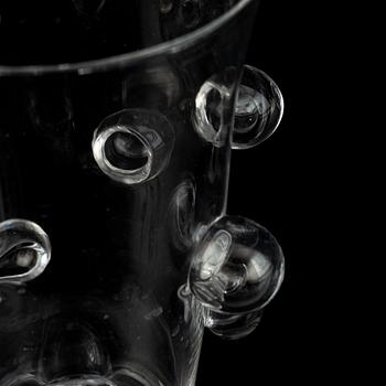 Mårten Medbo, glas, två stycken, signerad.