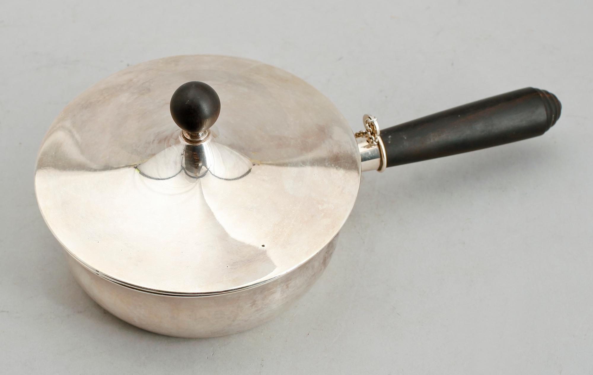 KAROTT MED LOCK, silver, GAB, Stockholm 1938. Vikt ca 432 g.