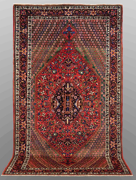 A carpet, Semi-antique Baktiari, ca 303 x 170 cm.