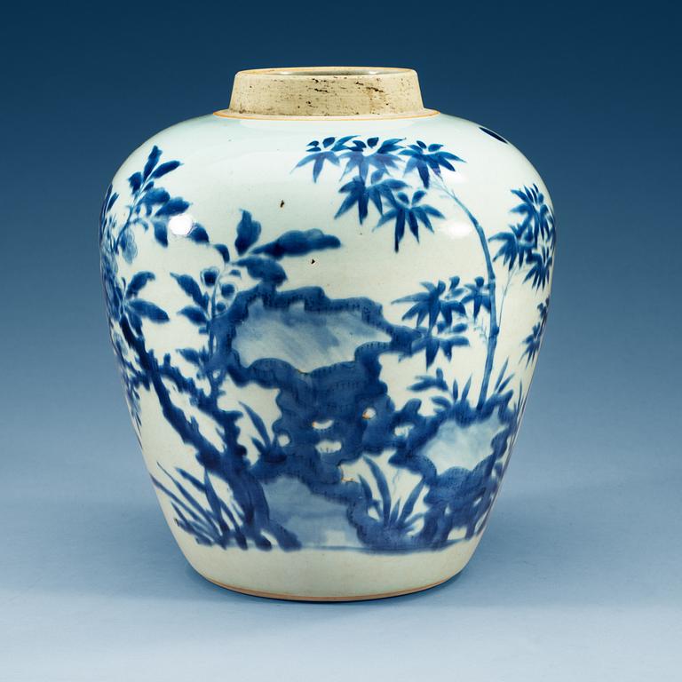 A blue and white Transitional jar, 17th Century.