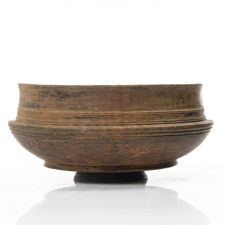 Turned bowl, folk art, 19th century.