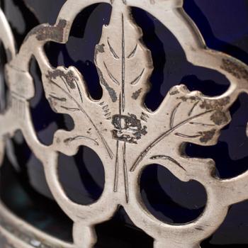 A bowl and a salt cellar, silver and glass. Northern Europe. 19th / 20th century.