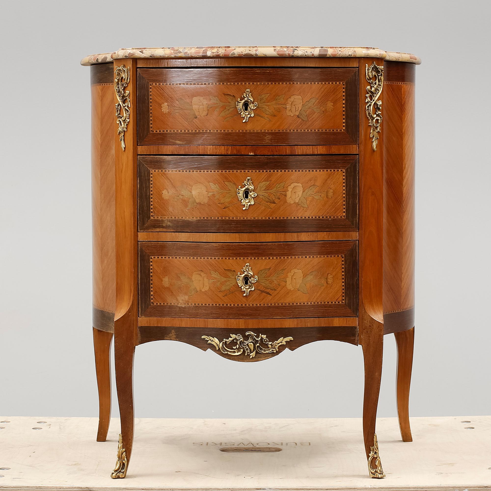 BYRÅ, Louis XVI-stil, omkring 1900.