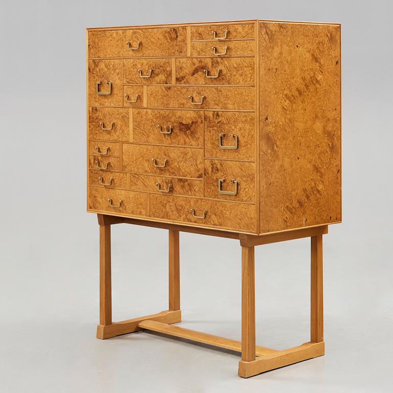Josef Frank, "Nationalmuseiskåpet", Firma Svenskt Tenn, modell 881, sannolikt 1960-70-tal.