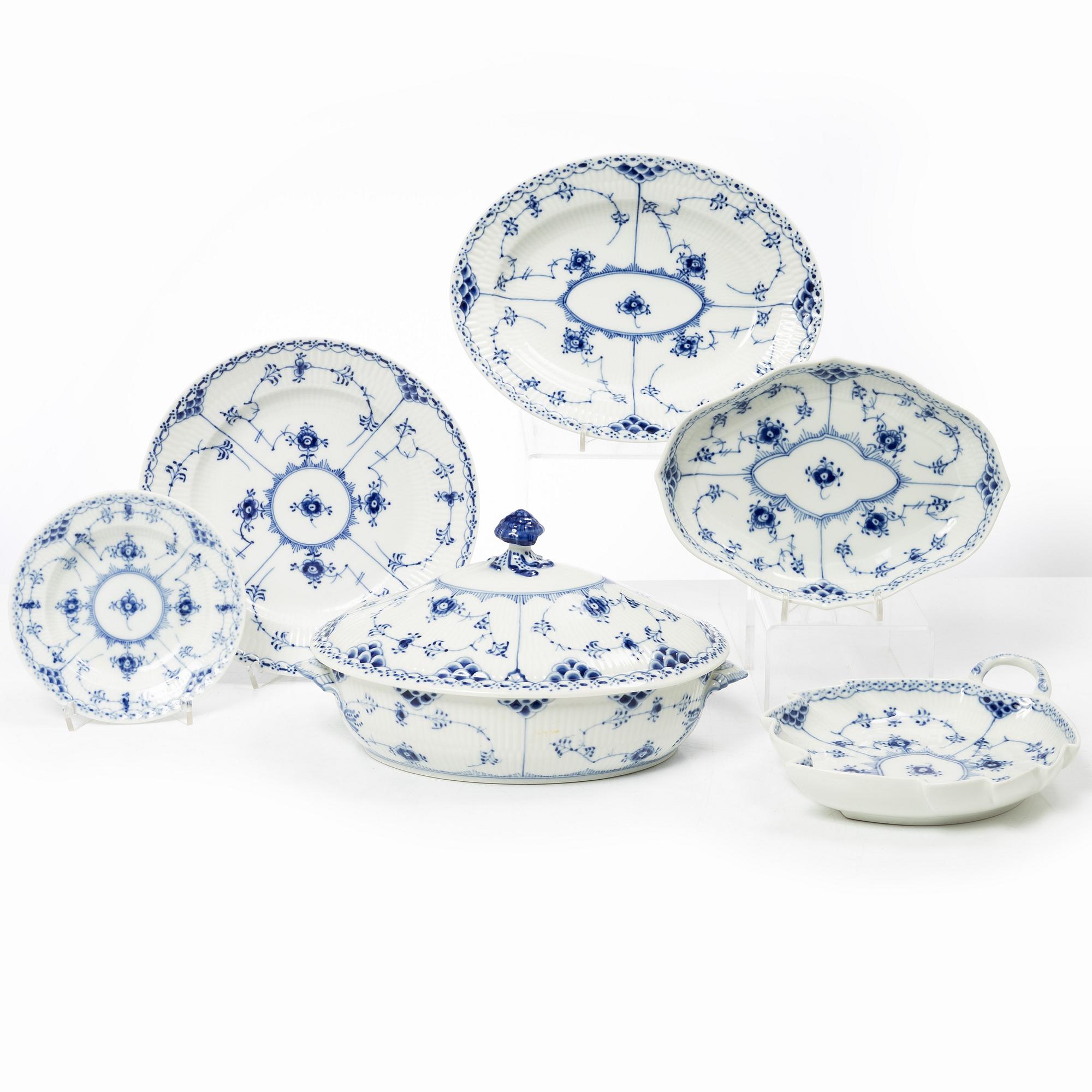 Royal Copenhagen, servisdelar, 15 st, porslin, "Musselmalet", halv blonde, Danmark, 1958-1973.