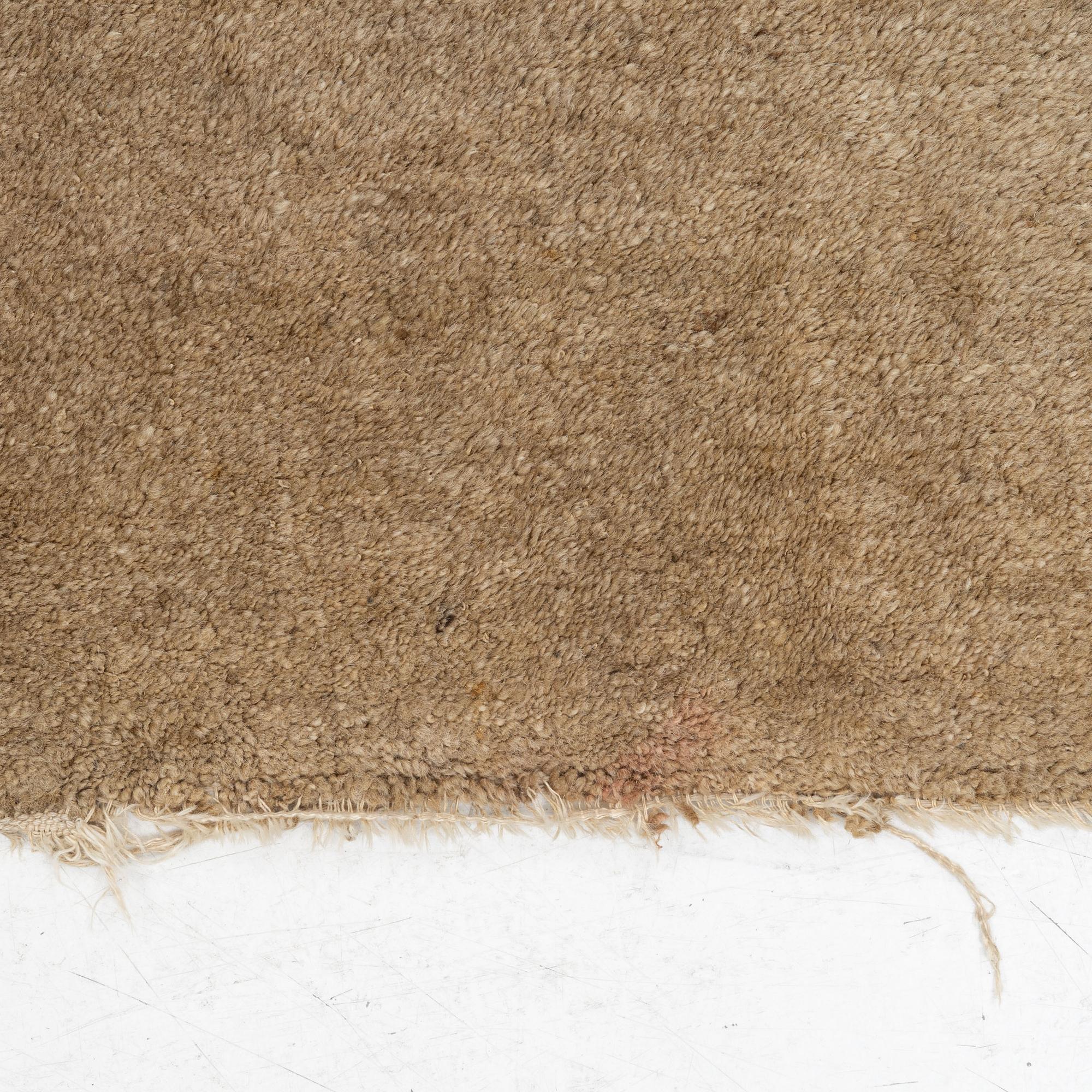 Carpet, China, approx. 137 x 207 cm.