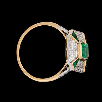 RING, emeralds and brilliant cut diamonds, tot. app. 0.65 cts, England.