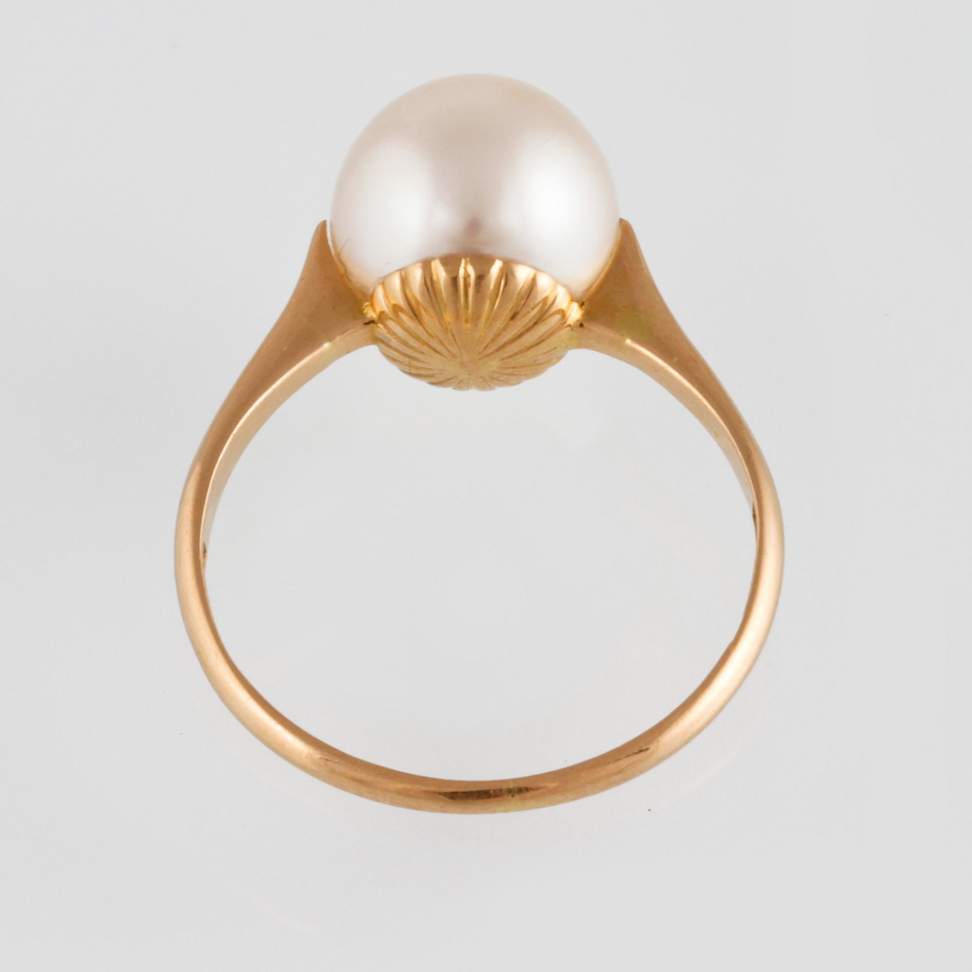 RING, 18K guld med odlad pärla, Gustav Dahlgren & Co, Malmö, 1918. Vikt 2,9 gram.