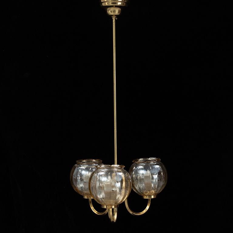 Taklampa, med glaskupor, 1900-talets andra hälft.