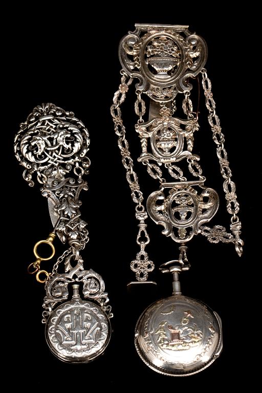 FICKUR med chatelaine, 2 st. Silver, utländska stämplar. Tot vikt ca 200 g.