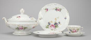 MAT- samt KAFFESERVIS, 117 delar, porslin Schlaggenwald, 1900-tal.