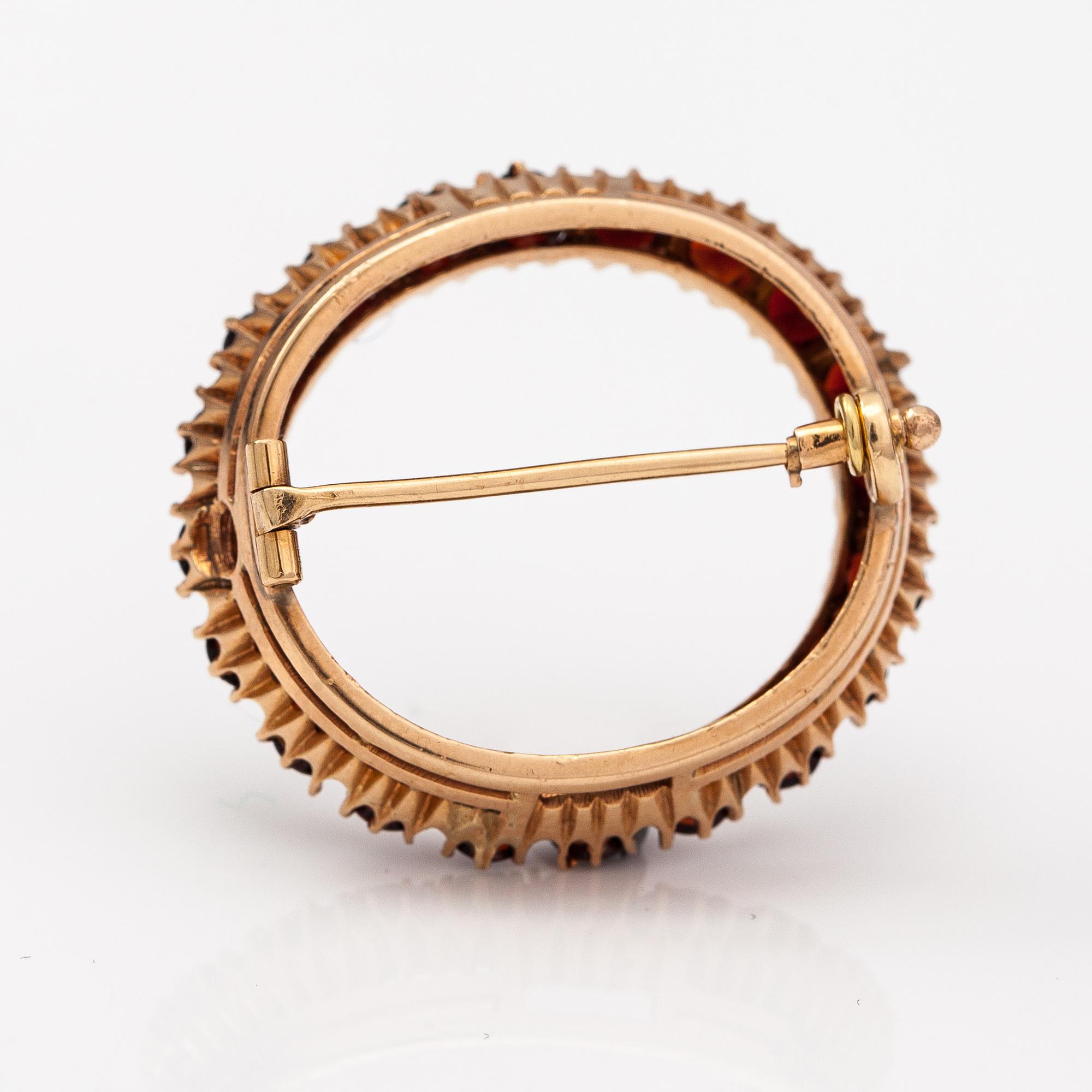A 14K gold brooch with garnets. St. Petersburg 19th century.