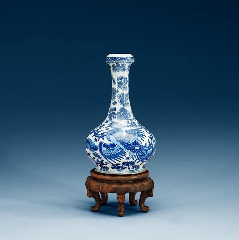VAS, porslin. Qing dynastin, 1600-tal med Wanlis sex karaktärers märke.