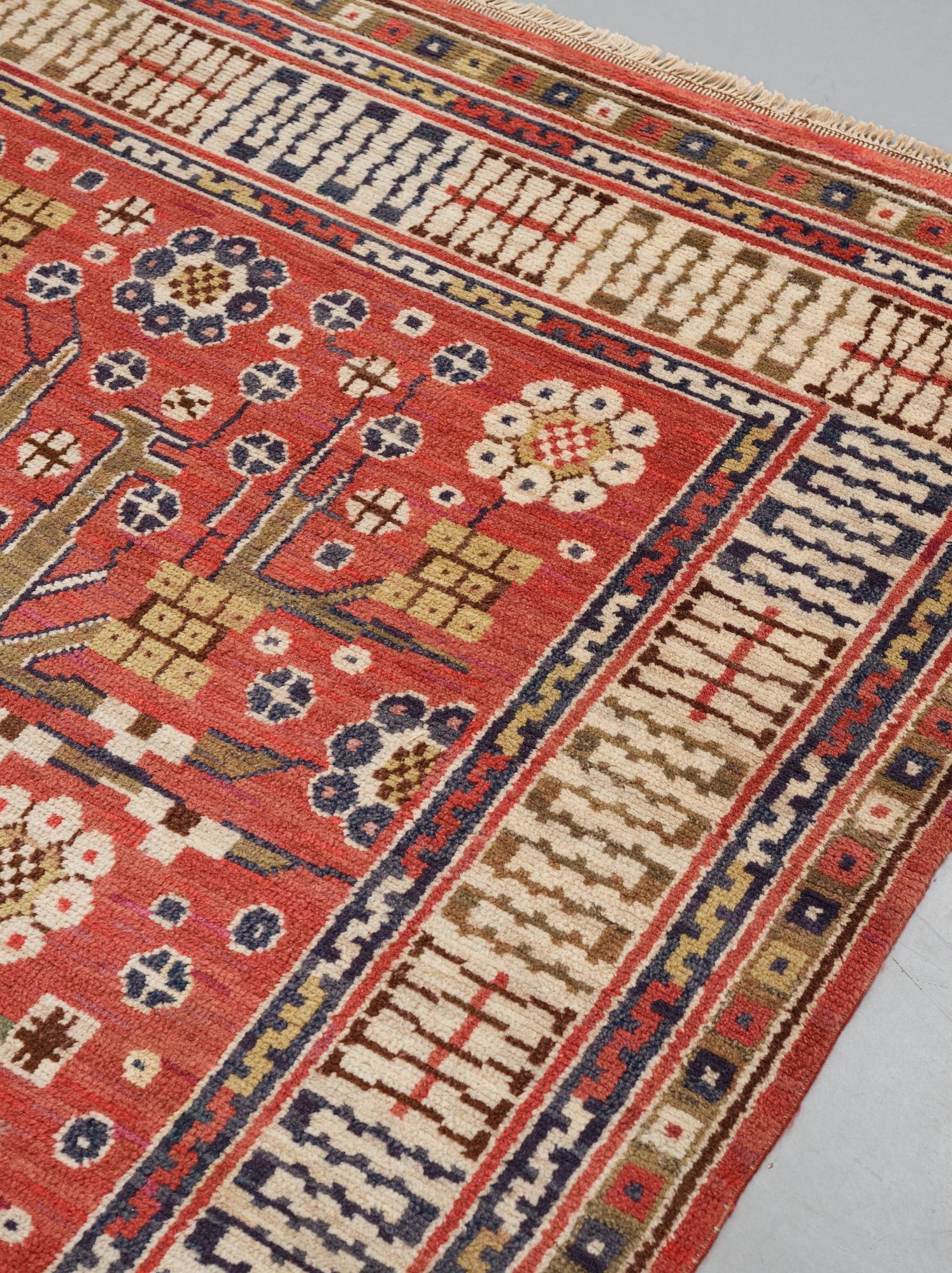 Märta Måås-Fjetterström, Matta, "Röda trädgårdsmattan", flossa, ca 335,5-337,5 x 224,5-230,5 cm, signerad AB MMF.