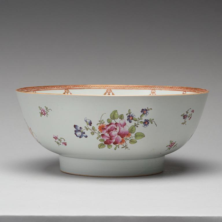 A famille rose punch bowl, Qing dynasty, Qianlong (1736-95).