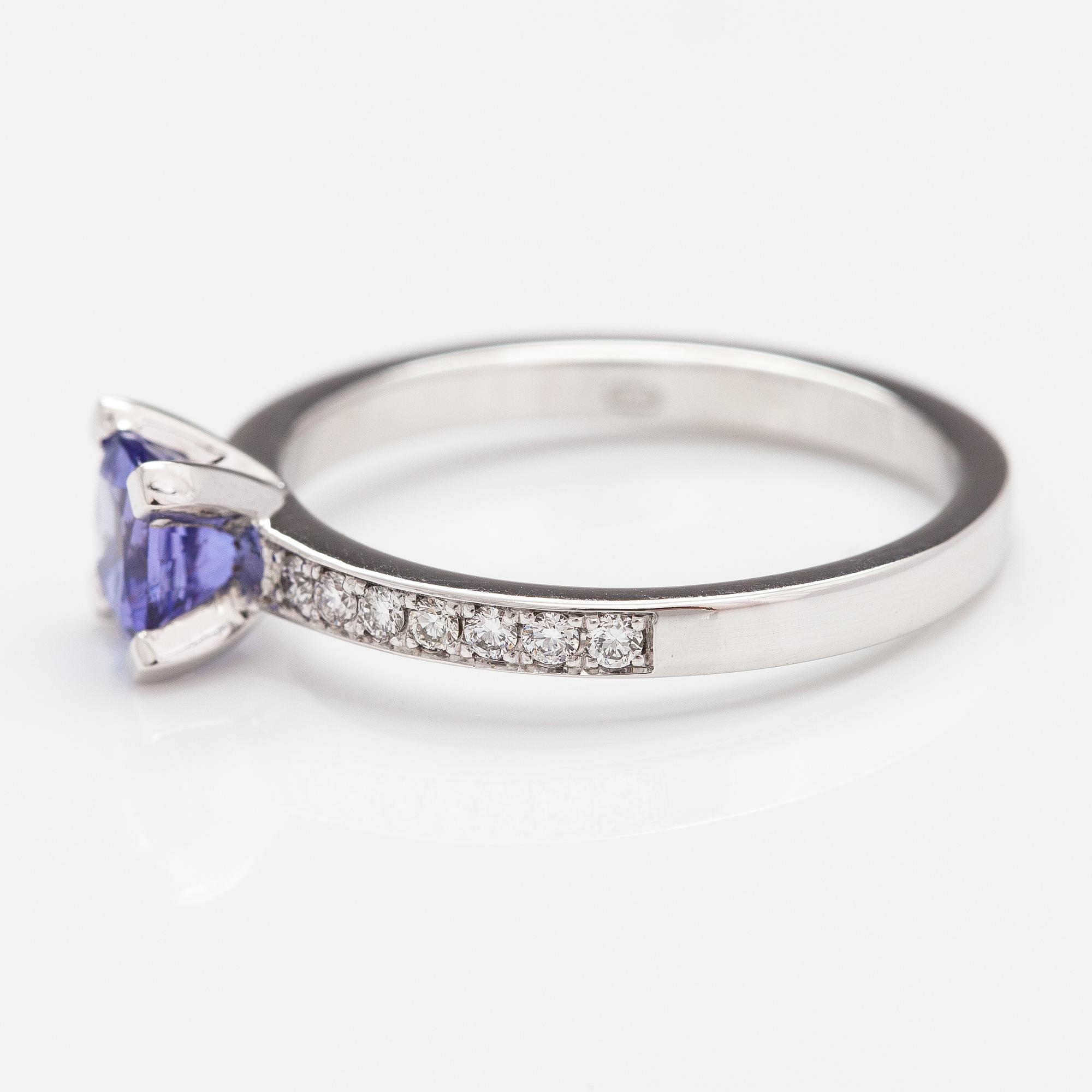 RING, 14K vitguld, diamanter ca 0.17 ct tot, tanzanit.