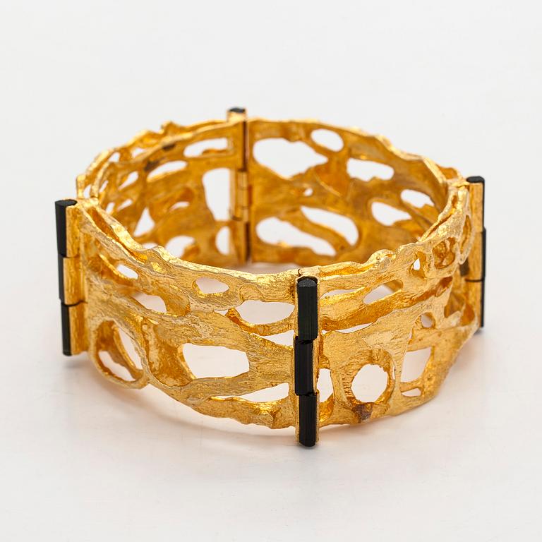 Björn Weckström, an 18K gold and tourmaline 'Sacrificial fire' bracelet. Lapponia 1971.
