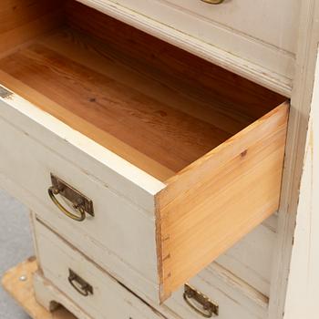 A Jugend dresser from Nordiska Kompaniet,  early 20th century.