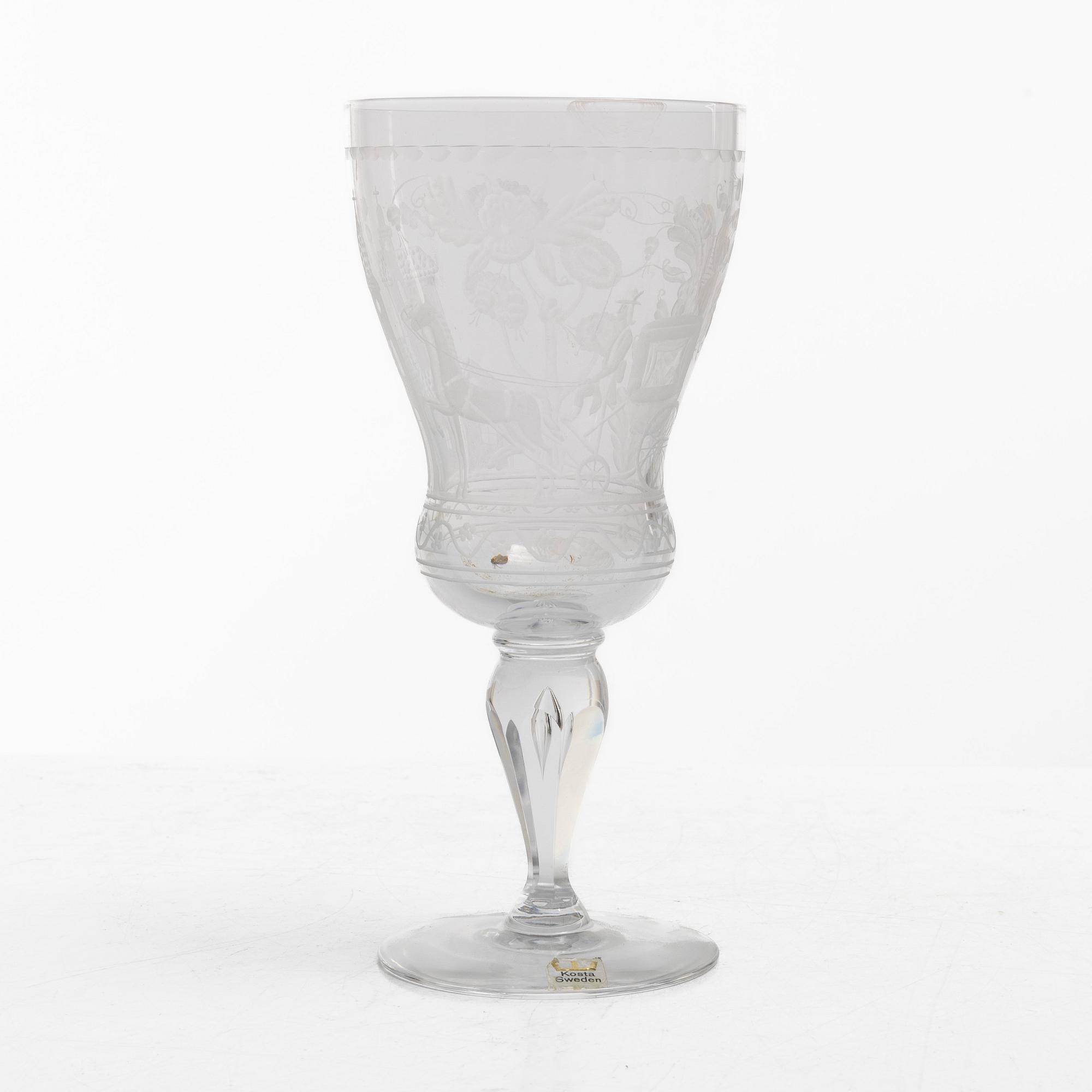 Vicke Lindstrand, a 23 piece "Dalecarlia" glass service, Kosta Boda.