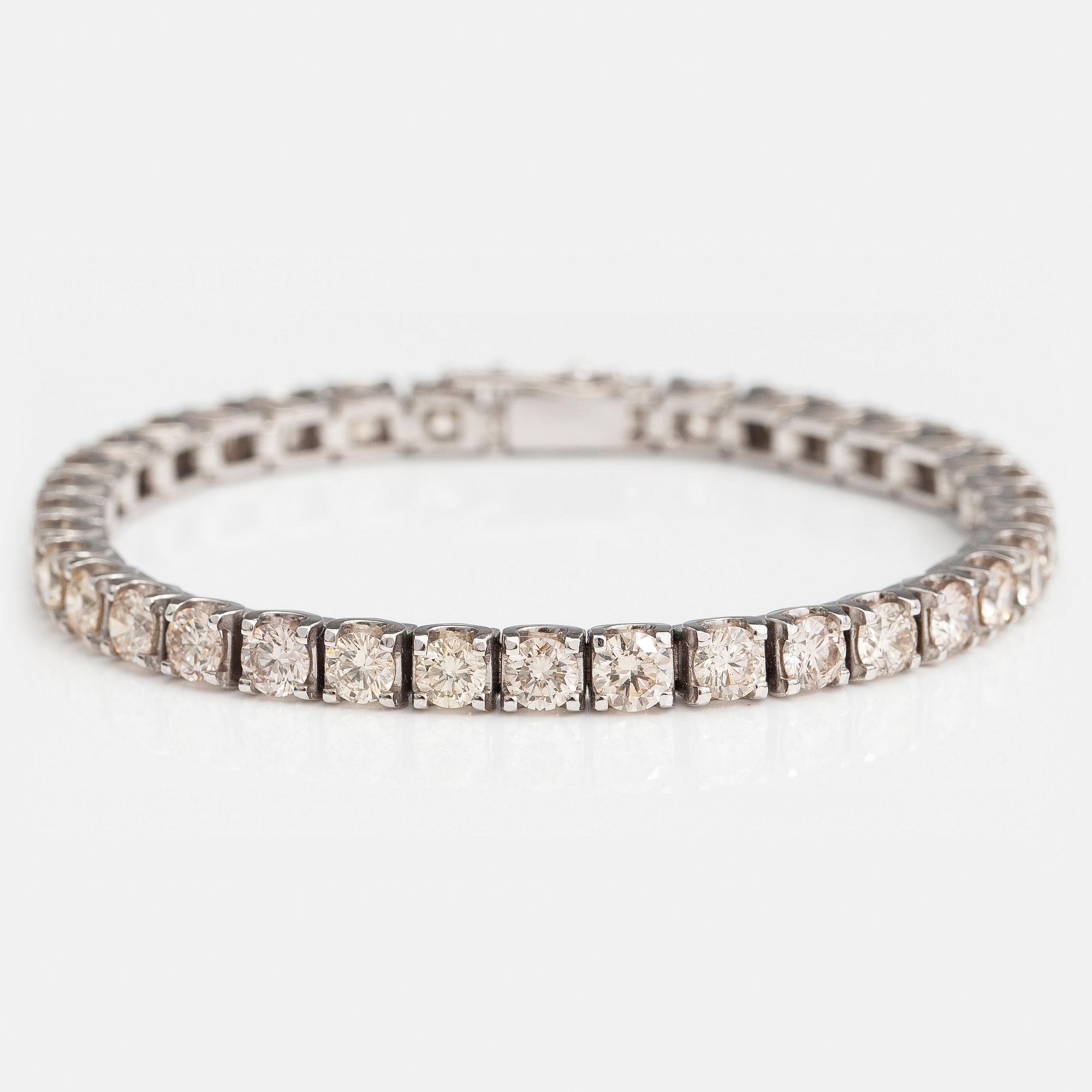 ARMBAND, 18K vitguld, briljantslipade diamanter ca 11.34 ct tot.