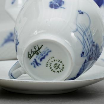 SERVISDELAR, 52 delar porslin, "Blå Blomst" Royal Copenhagen, Danmark.