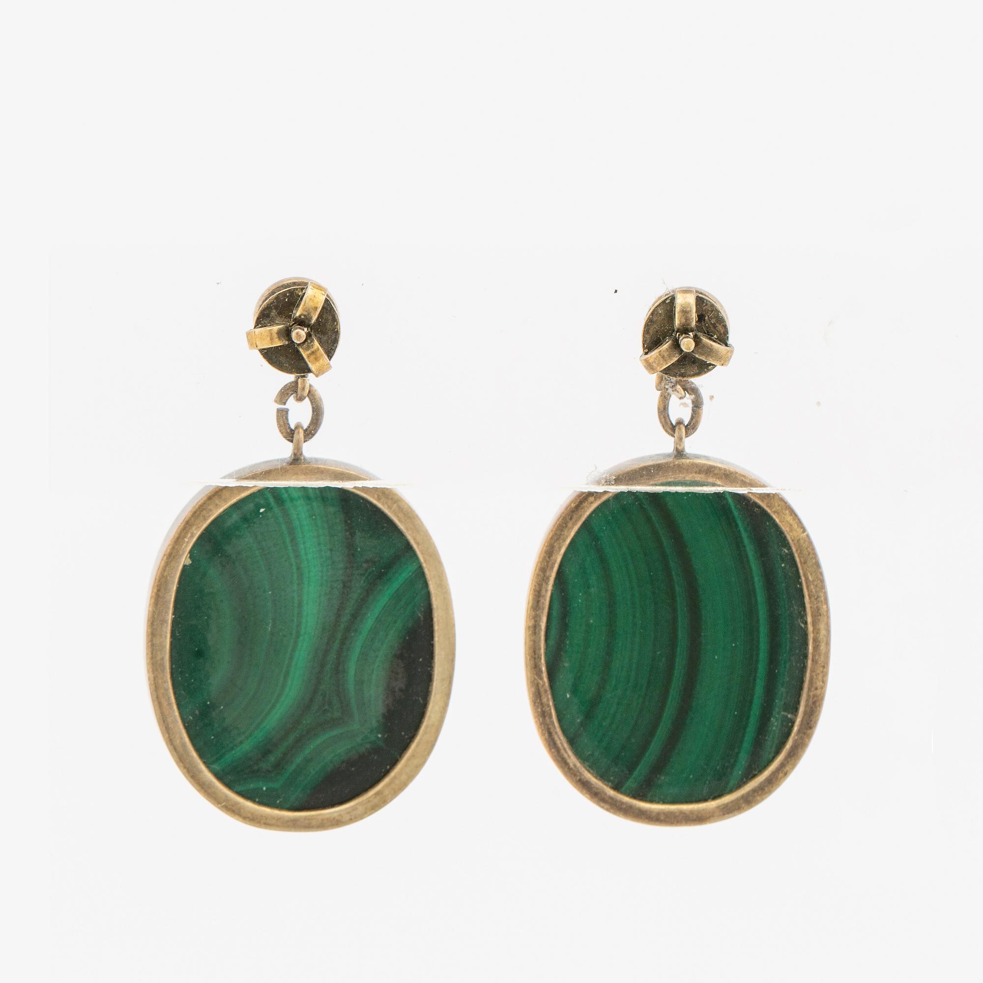 Halsband, ring och armband med slipade malakiter, Kina 1900-talets första hälft.