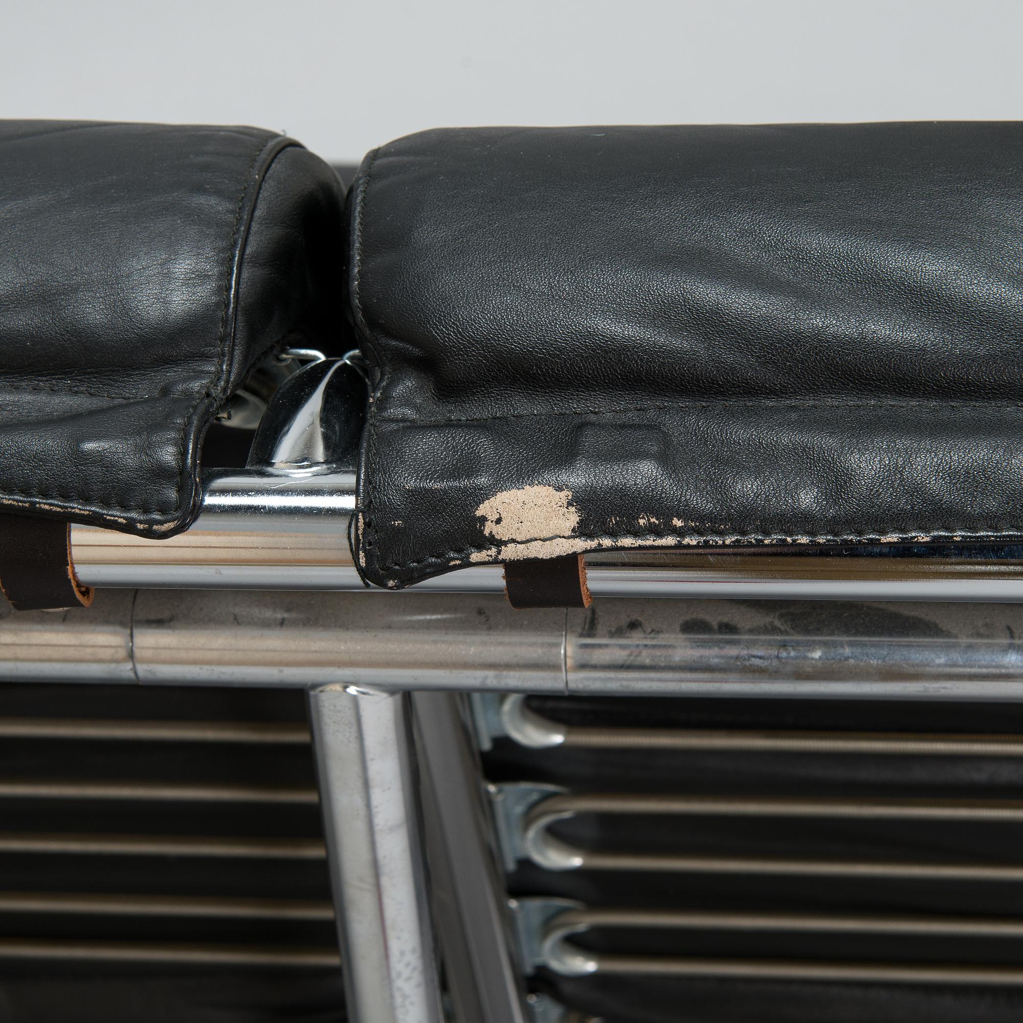 Yrjö Kukkapuro, a late 20th century 'Remmi' sofa for Avarte.
