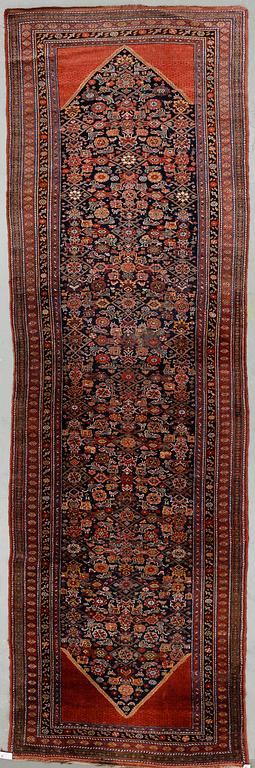 MATTA, semiantik/antik Bidjar. Ca 495x159 cm.