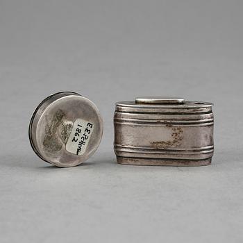 DOSOR, silver, 2 st, 1800/1900-tal. Total vikt 22 g.