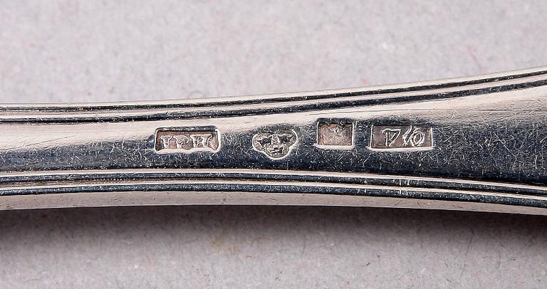 PARTI SILVER, 8 delar, bl a Carl Johan Oscar Ljungman, Strängnäs, CG Hallberg, Stockholm, William Aitken, Chester, England, 1800/1900-tal.