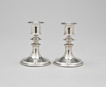 LJUSSTAKAR, ett par, silver, Mappin & Webb, London, England. 1910-12.