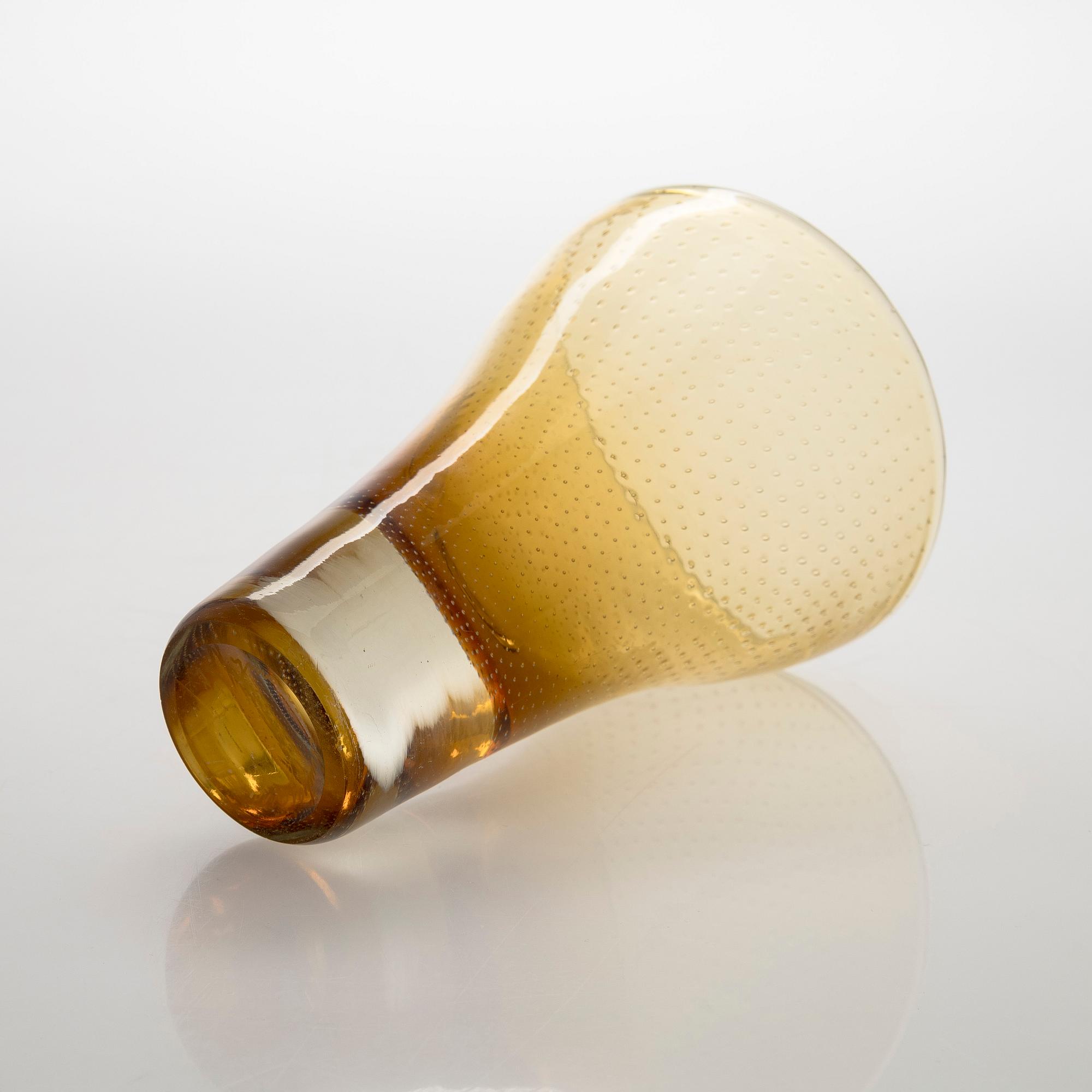 Gunnel Nyman, vas, modell "GN 12", signerad G. Nyman Nuutajärvi Notsjö 1947.