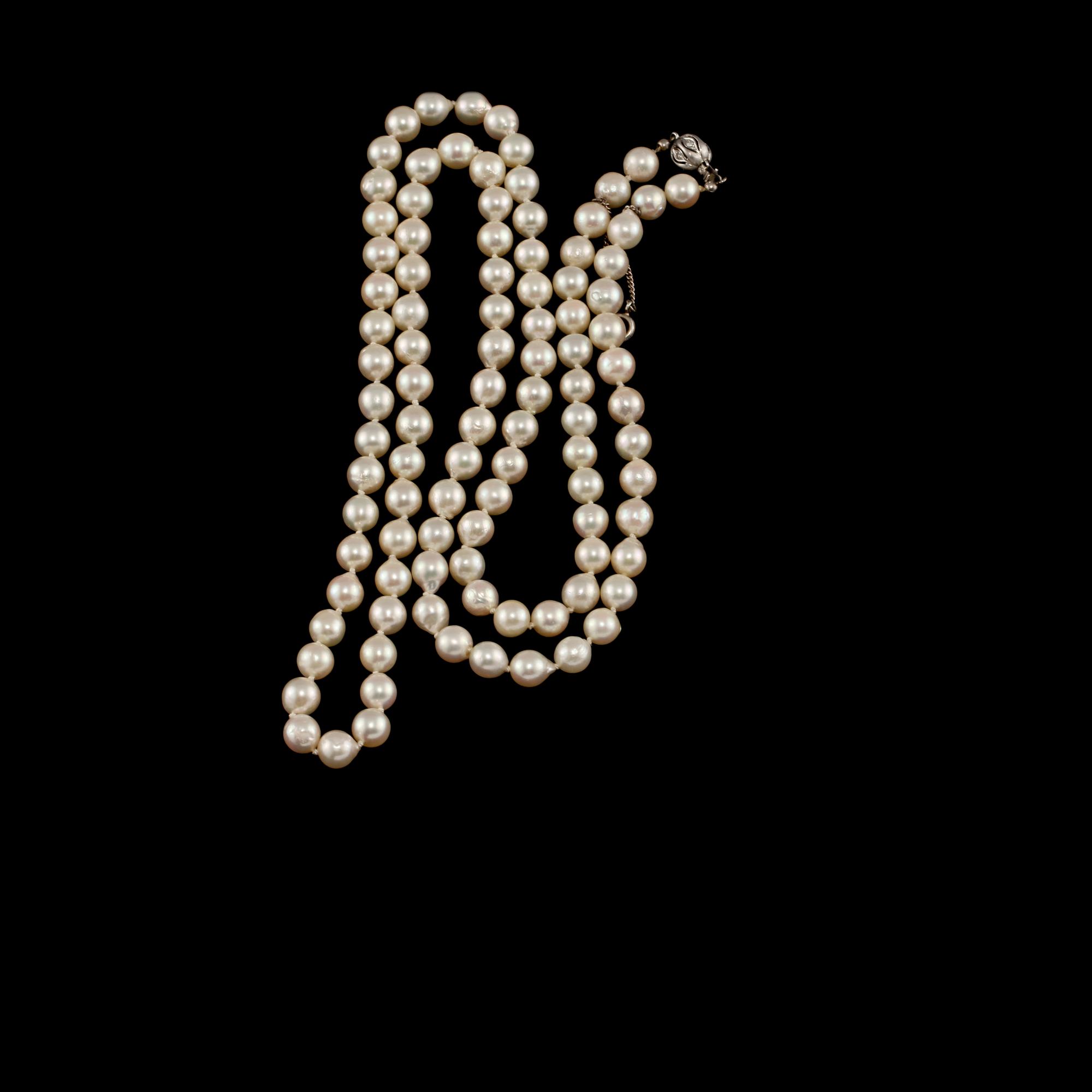 COLLIER, 18k vitguld med 119 briljantslipade diamanter, totalt 5.00 ct. Vikt 19 g.