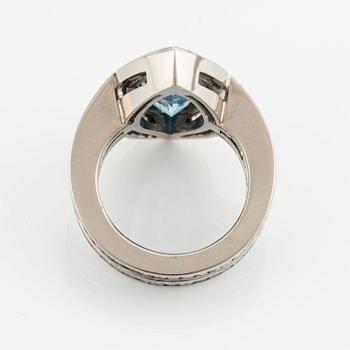 An 18K white gold Gaudy ring set with a faceted aquamarine and princess-cut diamonds.