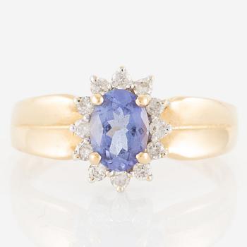 Ring, 14K gold with tanzanite and brilliant-cut diamonds.