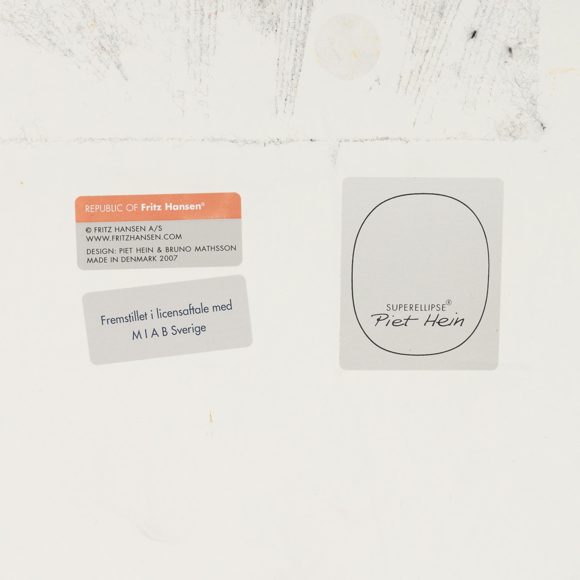 Bruno Mathsson & Piet Hein, matbord, "Superellips", Fritz Hansen, Danmark, 2007.