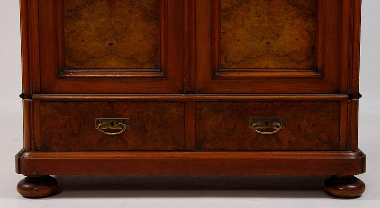 BOKSKÅP, 1800-talets andra hälft.