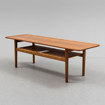 A 1950s/1960s coffie table by Hans Wegner.