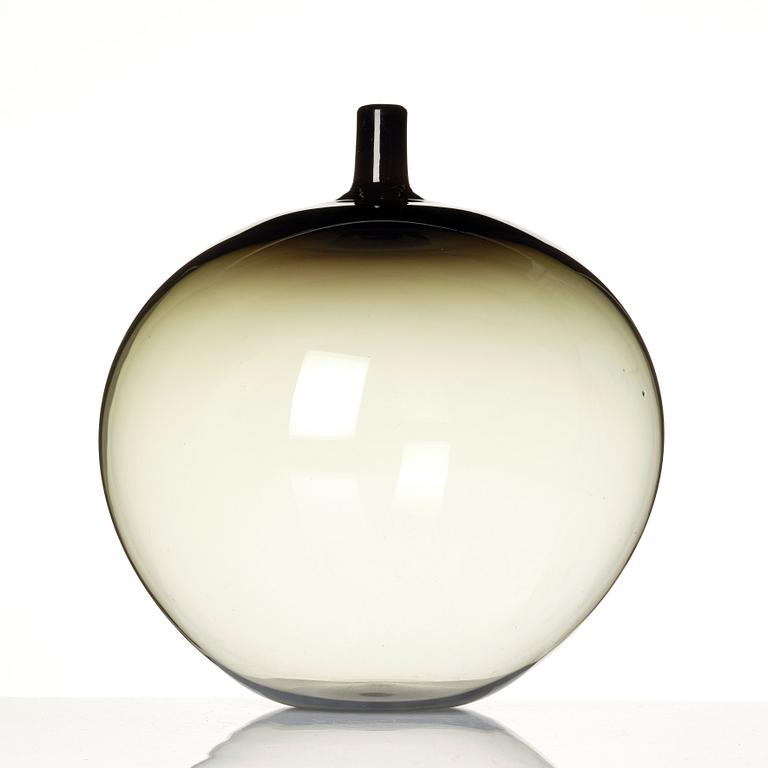 Ingeborg Lundin, 'The apple' glass vase, Orrefors, Sweden, post 1957.