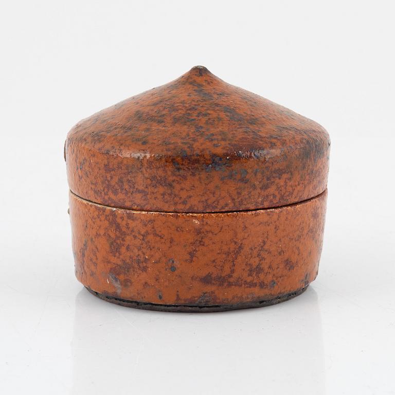 Inger Rokkjaer, lidded box, raku, Denmark, 2004.
