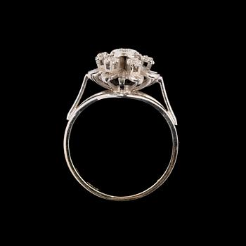 RING, 18k vitguld med briljanslipade diamanter.