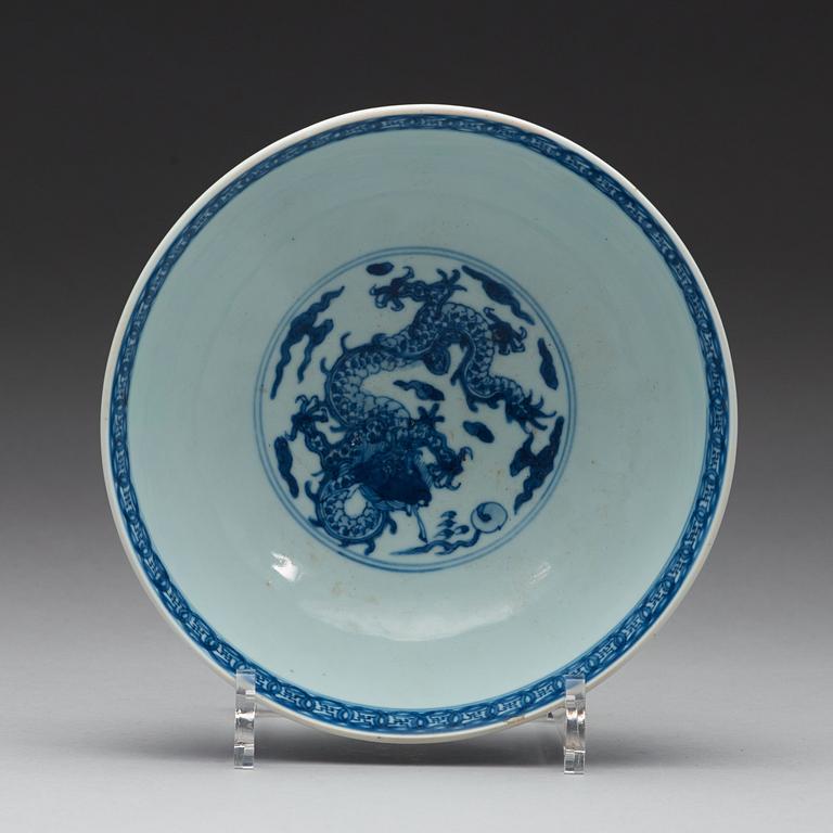 A blue and white bowl, Qing dynasty, 18th Century.