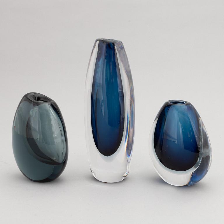 Vicke Lindstrand, a set of three vases, Kosta Boda, Sweden.